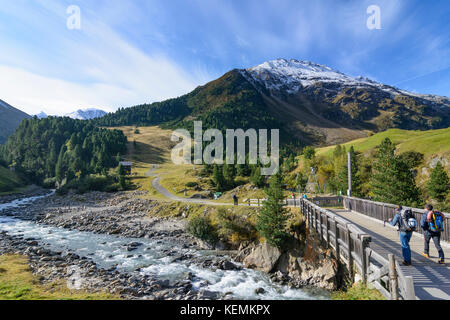 Brücke an Dorf Vent, stream Venter Ache, Sölden, Ötztaler Alpen, Tirol, Tirol, Österreich Stockfoto