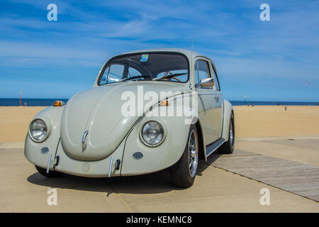 Den Haag, Niederlande - 21 Mai, 2017: VW classic Käfer Fahrzeug an den Strand von Scheveningen Car Show Stockfoto