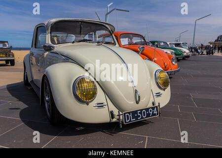 Den Haag, Niederlande - 21 Mai, 2017: vw Classic beetle Fahrzeuge am Strand von Scheveningen Car Show Stockfoto