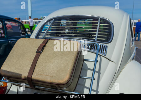 Den Haag, Niederlande - 21 Mai, 2017: VW classic Käfer Fahrzeug an den Strand von Scheveningen Car Show Stockfoto