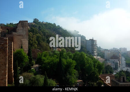 Blick nach Osten vom Castillo (Schloss) auf dem Monte Gibralfaro, Málaga, Andalusien, Spanien, September 2017 Stockfoto