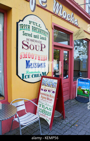 Cafe Exterior, Kenmare, County Kerry, Irland - John Gollop Stockfoto