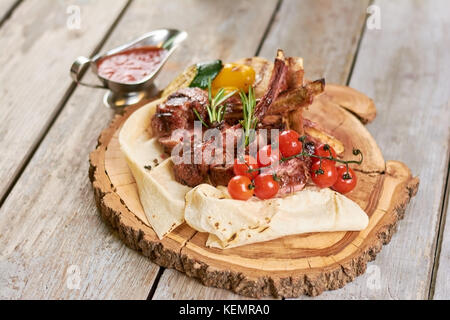 Schweinesteak auf dem grill