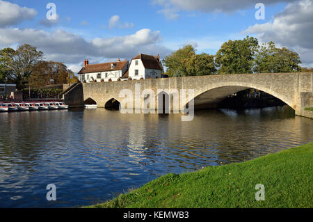 Burford Bridge und Themse. abingdon-on-Thames, Southern Oxfordshire Brücke Der abingdon Brücken, gebaut 1416, umgebaut 1927 Stockfoto