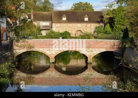 Backstein Brücke über Oberlauf, abingdon Teil der Abtei aus dem 10. Jahrhundert Mühle und ehemalige Hotel Stockfoto