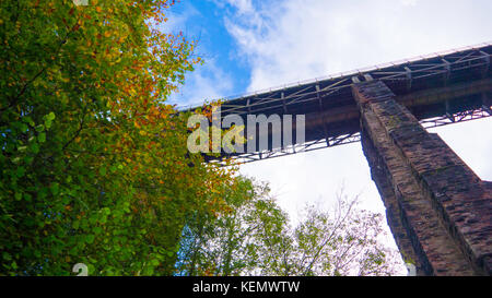 Historischen denkmalgeschützten Gebäude, die eisenbahnbrücke am st pinnock Stockfoto