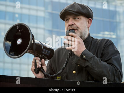 Chelsea Football fans anti-islamische März von der Aldgate East zu Rathaus gegen Extremismus und die jüngsten Terroranschläge in Großbritannien und Europa. Stockfoto