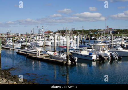 Sandwich Marina auf Cape Cod mit Booten in Ihre rutscht Stockfoto