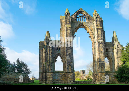 Die Ruinen des östlichen Ende ein 14. Jahrhundert Augustiner Kloster von Bruce Familie, später Könige von Schottland gegründet. Stockfoto