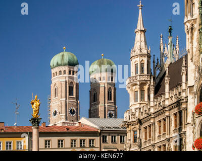 Marienkirche und Rathausplatz in München, Deutschland Stockfoto