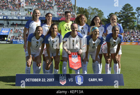 Cary, North Carolina, USA. 22 Okt, 2017. Uns elf starten Pose vor dem Start. Die USA spielten die Republik Korea in Frauen Fußball-Spiel, dass am WakeMed Soccer Park in Cary, N.C.- am Sonntag, 22. Oktober 2017 stattfand. USA gewann 6-0. Credit: Fabian Radulescu/ZUMA Draht/Alamy leben Nachrichten Stockfoto