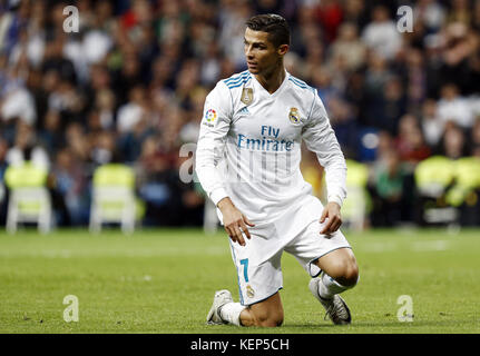 Madrid, Madrid, Spanien. 22 Okt, 2017. Real Madrid Spieler Cristiano Ronaldo am Match gesehen. spanische Fußballmannschaft Real Madrid gewann 3-0 gegen Eibar. Credit: Manu Reino/SOPA/ZUMA Draht/Alamy leben Nachrichten Stockfoto