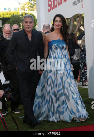 Westwwod, Kalifornien, USA. Oktober 2017. George Clooney, Amal Clooney, Bei Der Premiere Von Paramount Pictures "Suburbicon" Im Village Theatre California am 22. Oktober 2017. Kredit: Faye Sadou/Media Punch/Alamy Live News Stockfoto