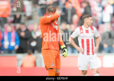 Köln, Deutschland. Oktober 2017. Torwart Timo HORN (K) ist frustratedriert, Frust, gefrustratedet, enttäuscht, entt uscht, Entt uschung, Enttaeuschung, Traurig, Fussball 1. Bundesliga, 9. Spieltag, 1.FC Köln (K) - Werder Bremen (HB) 0:0, am 22.10.2017 in Köln. |Nutzung weltweit Guthaben: dpa/Alamy Live News Stockfoto