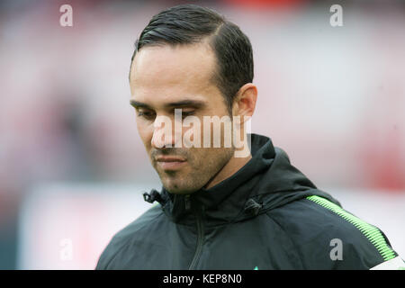 Köln, Deutschland. Oktober 2017. Trainer Alexander NOURI (HB) blickt zu Boden, frustratedriert, Frust, gefrustratedet, enttäuscht, entt uscht, Entt uschung, Enttaeuschung, Traurig, Fussball 1. Bundesliga, 9. Spieltag, 1.FC Köln (K) - Werder Bremen (HB) 0:0, am 22.10.2017 in Köln. |Nutzung weltweit Guthaben: dpa/Alamy Live News Stockfoto