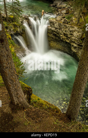 Johnston Canyon in den Bow Valley Parkway entfernt. Stockfoto