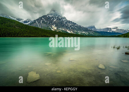 Overfowl See entlang des Icefields Parkway Stockfoto