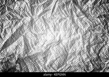 Zerknitterte weiße strukturierte Oberfläche mit gemusterten Punkten im Hintergrund Stockfoto