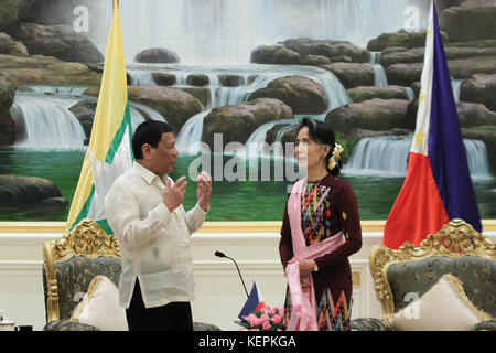 Rodrigo Duterte und birmanischen Staatsunternehmen Ratgeber Aung San Suu Kyi Stockfoto