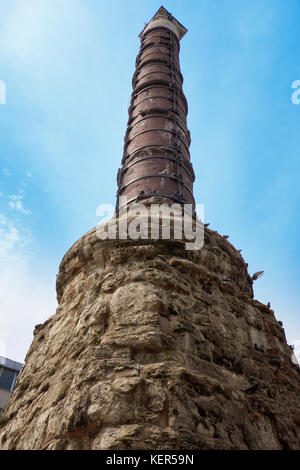 Spalte von Constantine, auf Befehl des römischen Kaisers Konstantin der Große, 330 AD gebaut, in Çemberlitaş Viertel von Istanbul, Türkei. Stockfoto
