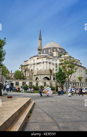 Ansicht der Gazi Atik Ali Pasha Moschee, einer alten osmanischen Moschee, in der çemberlitaş Nachbarschaft der Fatih Bezirk in Istanbul, Türkei. Stockfoto