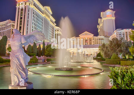 September 13, 2016, Las Vegas, Nevada: Caesars Palace bei Nacht mit Brunnen und Statuen aglow. Stockfoto