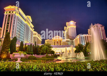 September 13, 2016, Las Vegas, Nevada: Caesars Palace bei Nacht mit Brunnen und Statuen aglow. Stockfoto