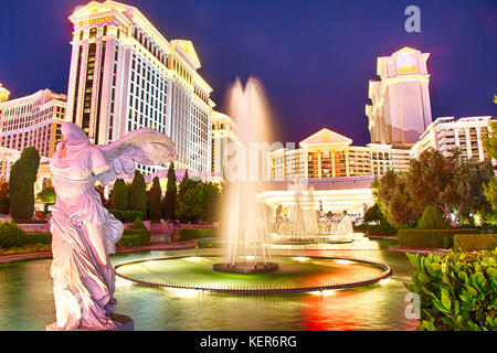 September 13, 2016, Las Vegas, Nevada: Caesars Palace bei Nacht mit Brunnen und Statuen aglow. Stockfoto