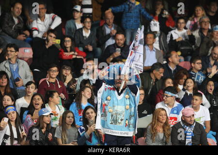 Neapel, Italien. 21 Okt, 2017. Aktion während der Fußball-Match zwischen SSC Napoli und f.c.inter in San Paolo Stadion in Napoli. Endergebnis napoli vs. f.c.inter 0-0. Im Bild Anhänger "SSC Napoli Credit: Salvatore esposito/Pacific Press/alamy leben Nachrichten Stockfoto