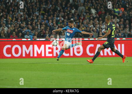 Neapel, Italien. 21 Okt, 2017. Aktion während der Fußball-Match zwischen SSC Napoli und f.c.inter in San Paolo Stadion in Napoli. Endergebnis napoli vs. f.c.inter 0-0. Im Bild trocknet Mertens (SSC Neapel) Credit: Salvatore esposito/Pacific Press/alamy leben Nachrichten Stockfoto