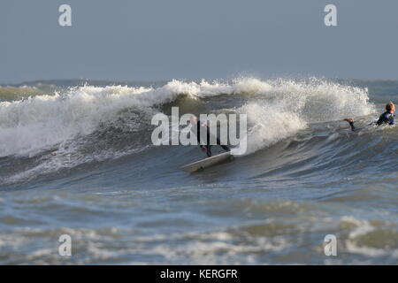 Das findet der Surfer zurück Stockfoto