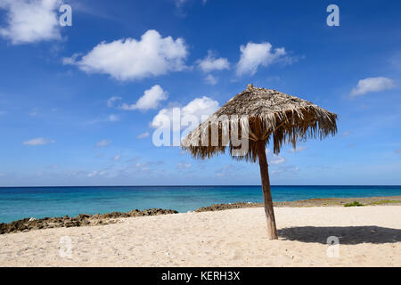 Kleine gemütliche Ancon Strand wird in der Nähe von Trinidad Stadt auf Kuba Stockfoto