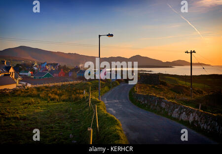 Eyeries Dorf im Abendlicht, die Beara Halbinsel, County Cork, Irland Stockfoto