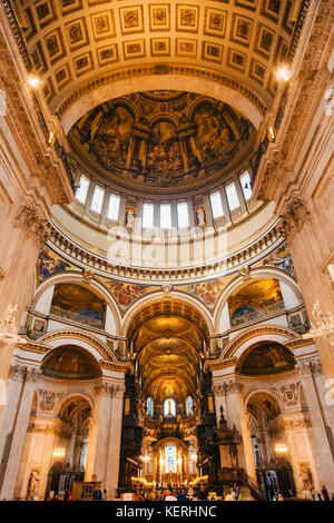 England, London, St. Paul's Kathedrale, Innenansicht Stockfoto