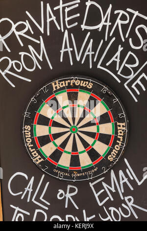 England, London, Pub Dartboard Stockfoto