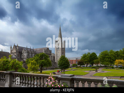 Garten die St. Patrick's Cathedral, gegründet 1191, Dublin, Irland Stockfoto