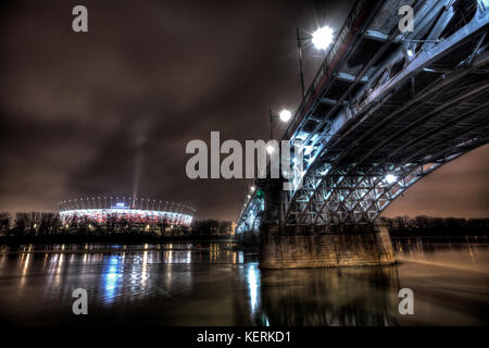 National Stadium (PGE) von poniatowski Brücke gesehen (auf der Weichsel), Warschau, Hauptstadt Polens. Dies ist eine von vielen Stadien in Polen bui Stockfoto