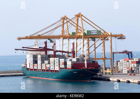 Jona Containerschiff verladen Maersk Container im Hafen Malaga in Spanien Stockfoto