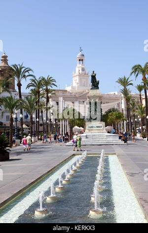 Denkmal für segismundo Moret auf dem Platz San Juan de Dios in Cadiz, eine alte Hafenstadt im Südwesten von Spanien Stockfoto