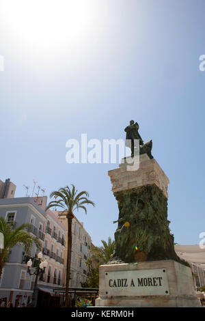 Denkmal für segismundo Moret auf dem Platz San Juan de Dios in Cadiz, eine alte Hafenstadt im Südwesten von Spanien Stockfoto