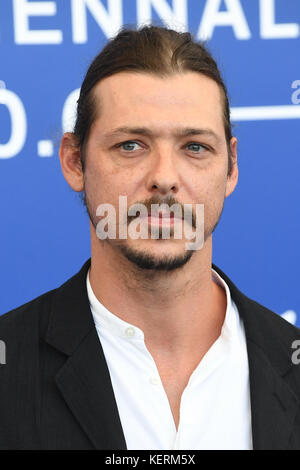 Daniel McCabe besucht das Fotoshooting für Diese ist der Kongo während des 74. Filmfestival in Venedig Venedig, Italien. 1. September 2017 © Paul Treadway Stockfoto