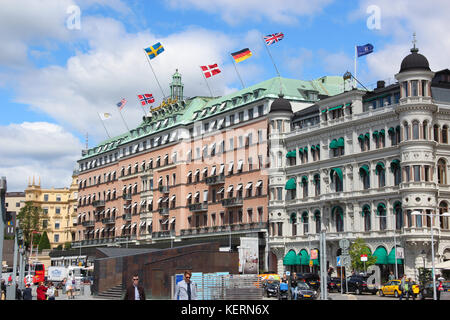 Ansicht des Gebäudes des Grand Hotel Stockholm mit Flaggen aus verschiedenen Ländern (USA, Finnland, Norwegen, Schweden, Dänemark, Deutschland, Großbritannien) Stockfoto