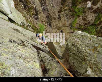 Klettern auf gouther Crag in swindale, Nationalpark Lake District, Cumbria, England. Stockfoto