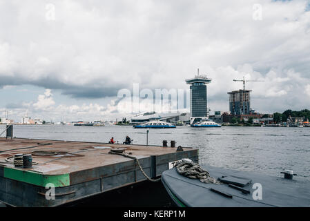 Amsterdam Stadtbild über den Kanal Stockfoto