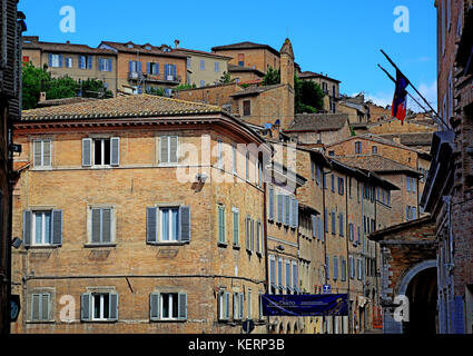 Häuser im Zentrum der Altstadt von Urbino, Marken, Italien Stockfoto