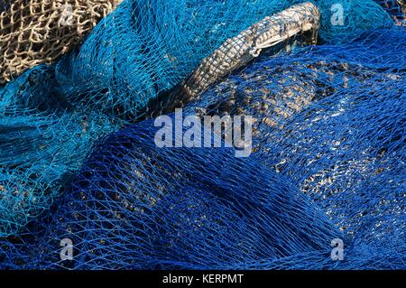 Fischernetze und Seile Stockfoto