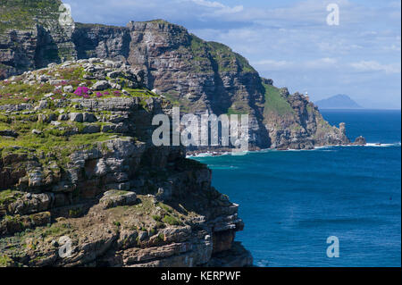 Cape Point ist ein Teil des Table Mountain National Park und bietet einen atemberaubenden Blick und eine Gelegenheit, Wanderung oder Fahrt Treffen der zwei Ozeane zu erkunden. Stockfoto
