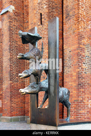 RIGA, LETTLAND - 11. JULI 2013: Skulptur der Bremer Stadtmusikanten Stockfoto