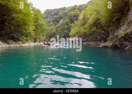 Budva, Montenegro - 20, 2017 August: Rafting auf dem Fluss Tara Stockfoto