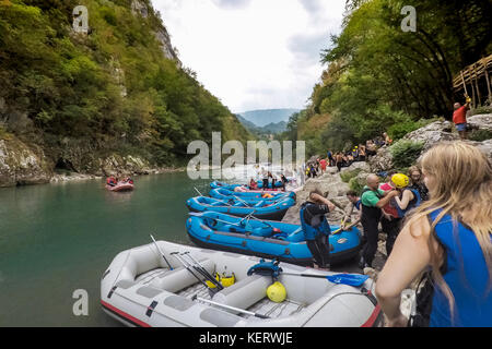 Budva, Montenegro - 20, 2017 August: Rafting auf dem Fluss Tara Stockfoto